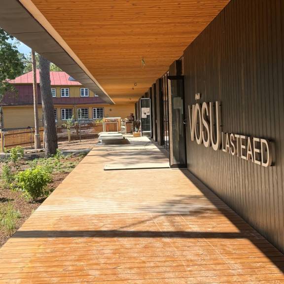 Võsu uus koolimaja valmib tähtaegselt, kuid sissekolimine viibib